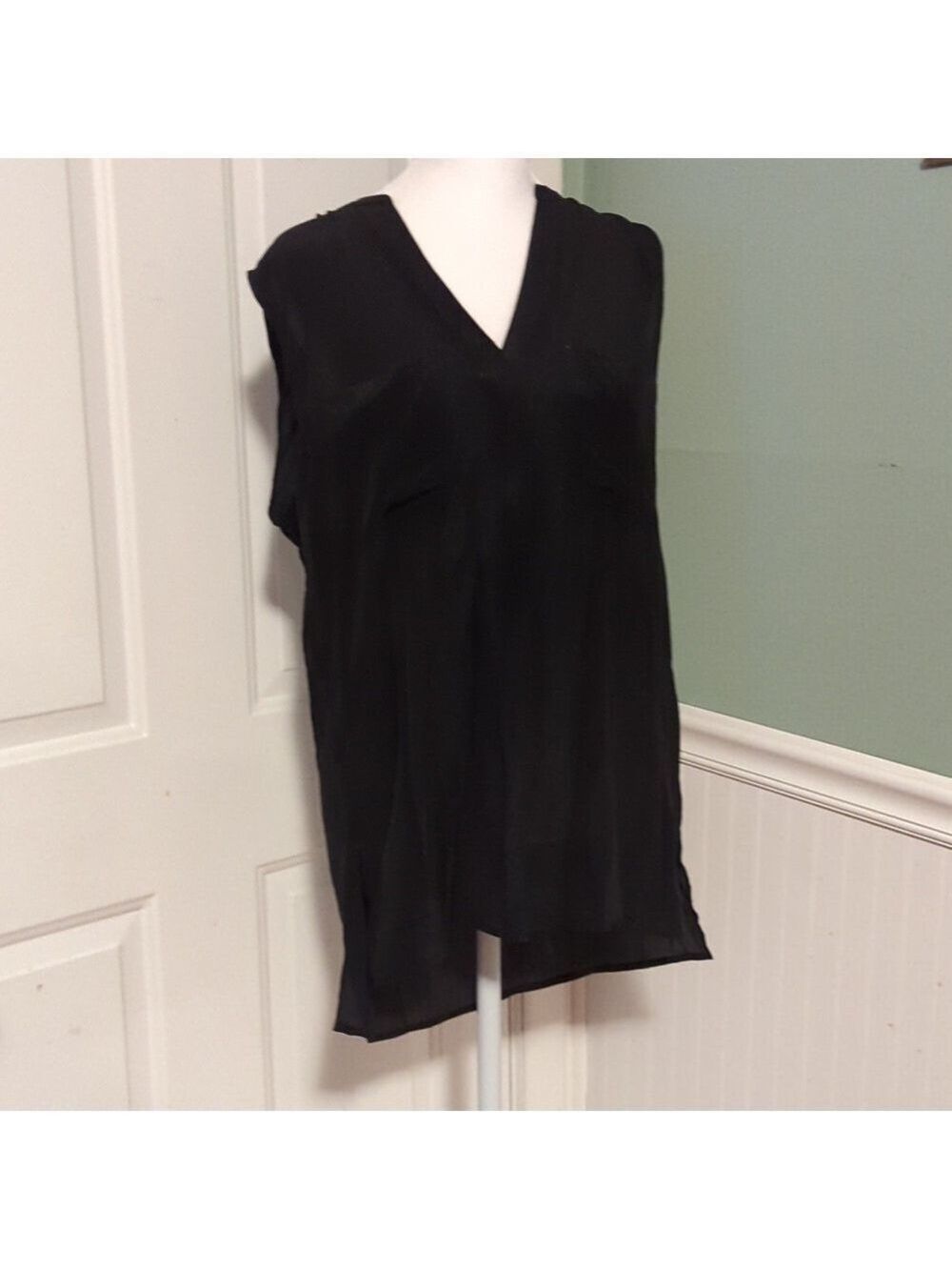 Banana Republic Black Silk Tank Large